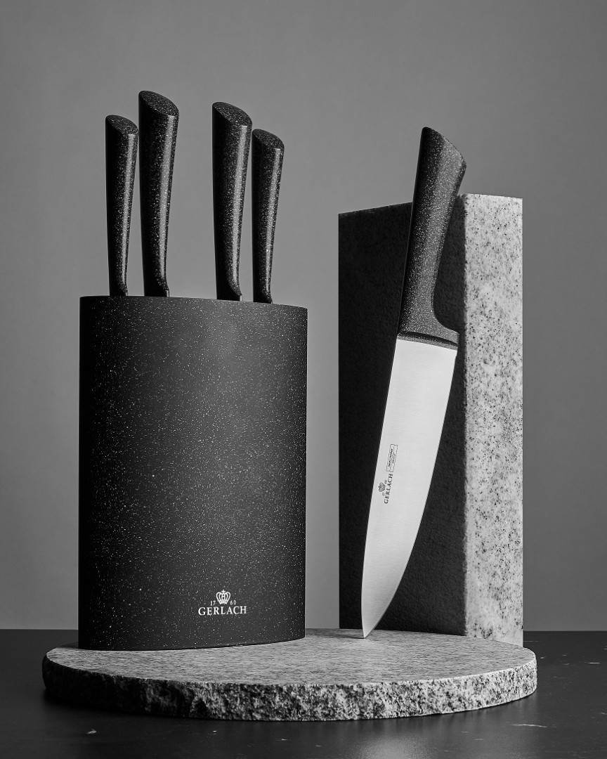 Komplet noży kuchennych w bloku Gerlach Granitex 5 szt w bloku z drewna bukowego obok wbitego noża