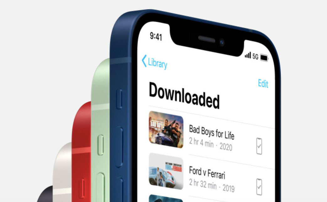 Smartfon Apple iPhone 12 zbliżenie na górną część ekranu widoczne dostępne wersje kolorystyczne