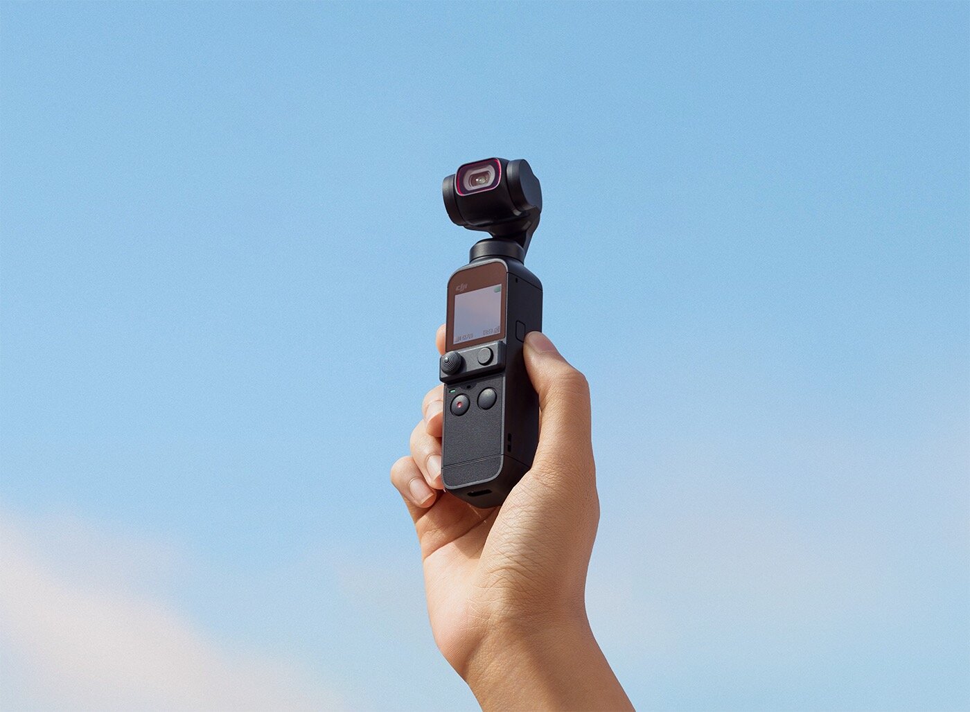 Kamera sportowa DJI Pocket 2 (Osmo Pocket 2) 64 MP czarna widok od dołu na kamerę