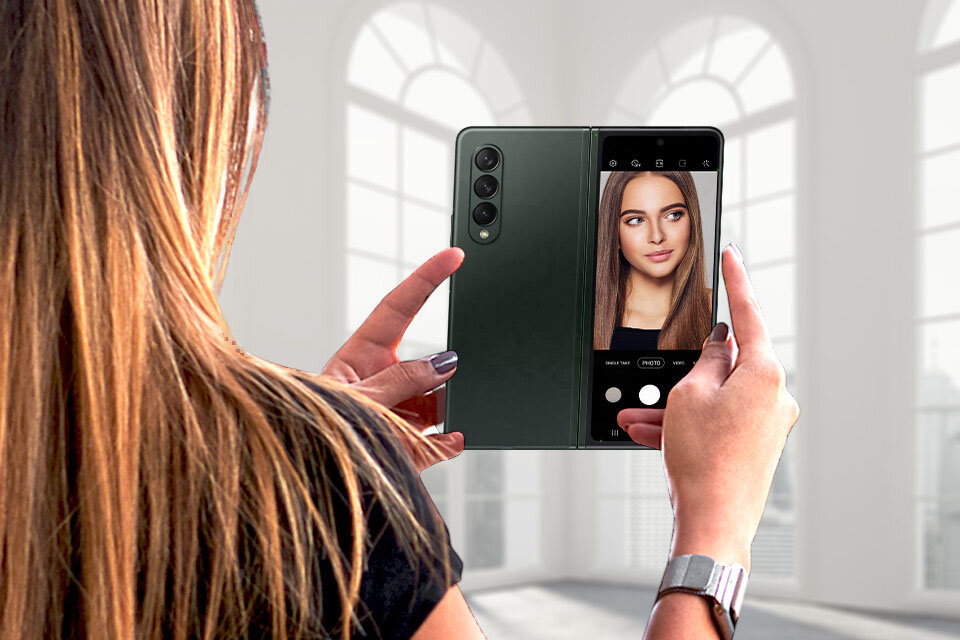 Smartfon Samsung Galaxy Z FOLD 3 5G 12GB/512GB czarny robienie selfie, korzystając także z każdego z 3 tylnych aparatów