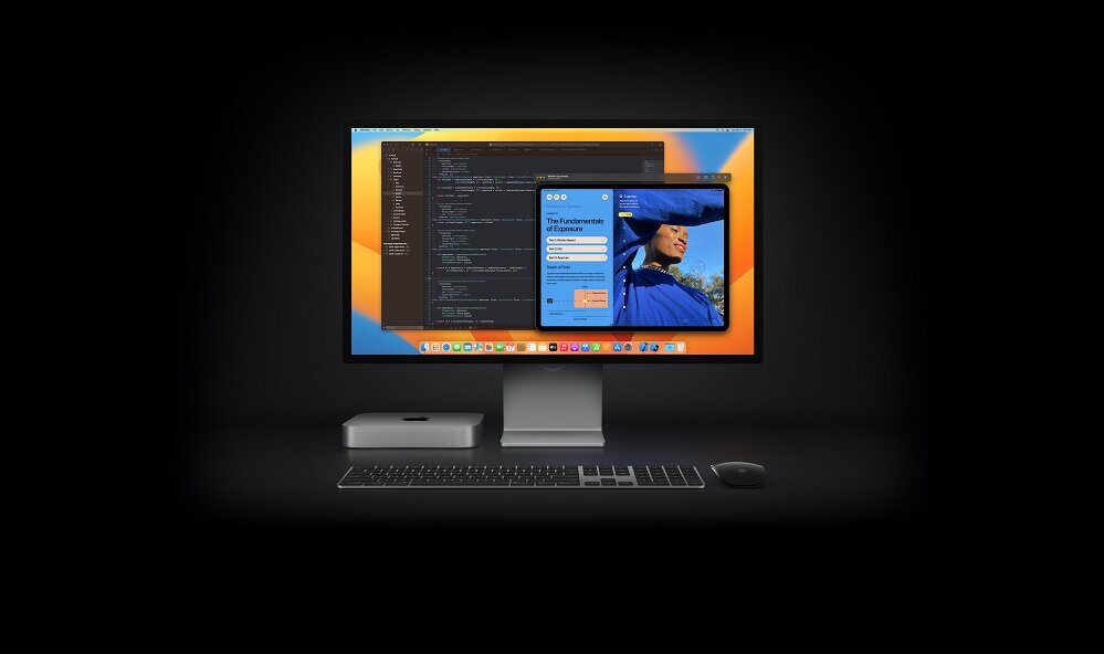 Komputer Apple Mac Mini M2 8/256GB wraz z klawiaturą, monitorem i myszką od frontu
