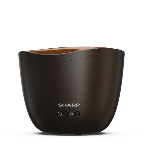 Aromatyzer Sharp DF-A1E-T ultradźwiękowy brąz widok na aromatyzer na stoliku w nocy
