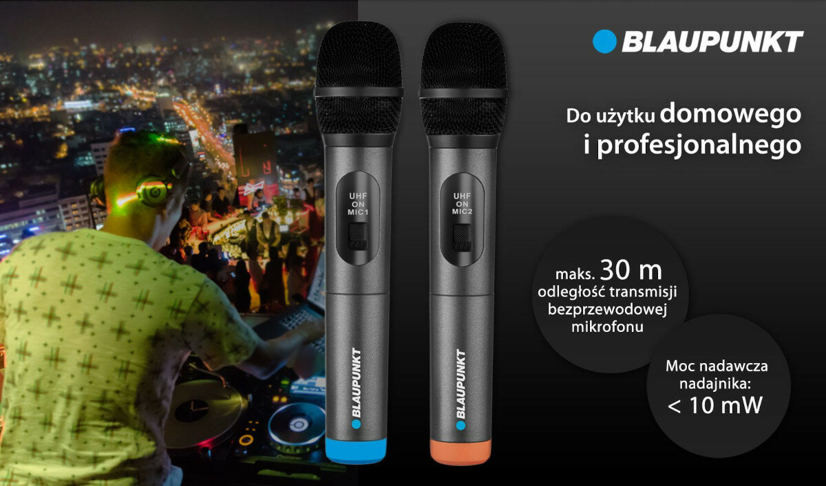 Mikrofony bezprzewodowe Blaupunkt UHF WM60UDB w pionie od frontu na tle dj'a grającego koncert