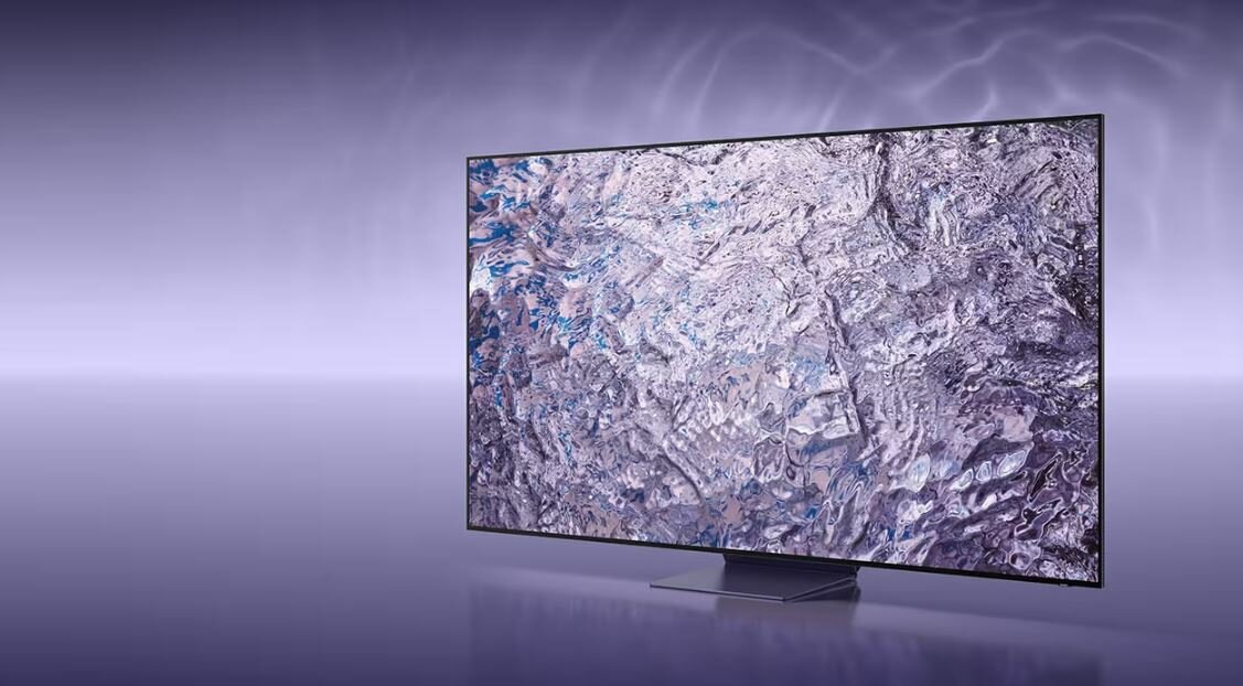 Telewizor Samsung QE85QN800CTXXH NeoQLED 85' telewizor pod kątem od przodu