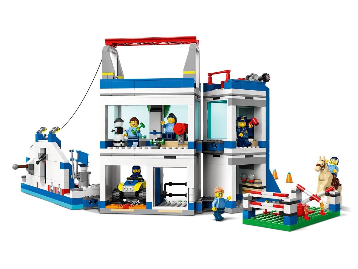 Klocki Lego City Akademia policyjna 60372 widok na złożony zestaw od frontu