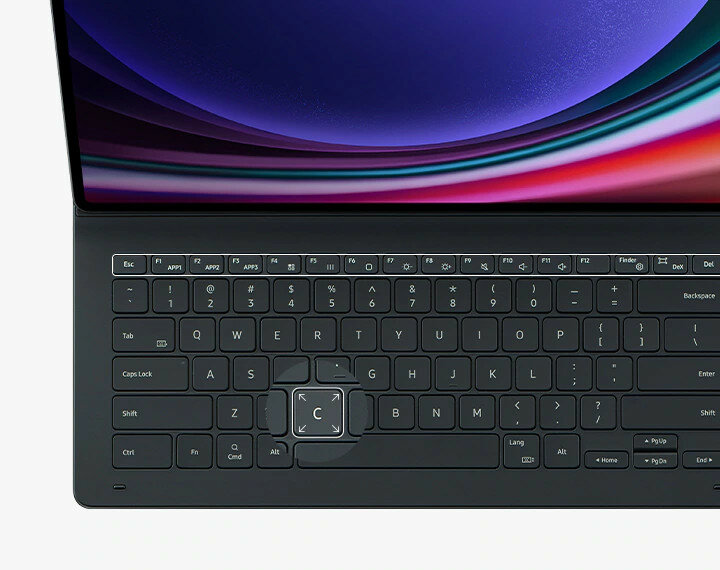 Etui z klawiaturą Samsung Book Cover Keyboard Slim do Tab S9 Ultra czarne zbliżenie na klawiaturę i wyróżnienie litery c