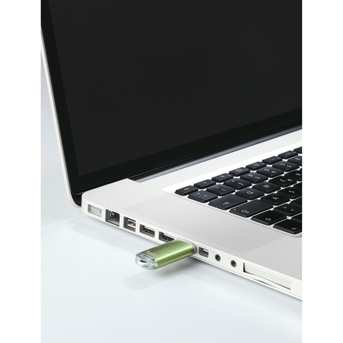 PendriveHama Leta USB 2.0 64GB podłączony do laptopa
